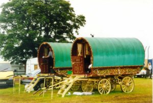 Vardo cigano tradicional puxado por cavalos Gypsy Cob